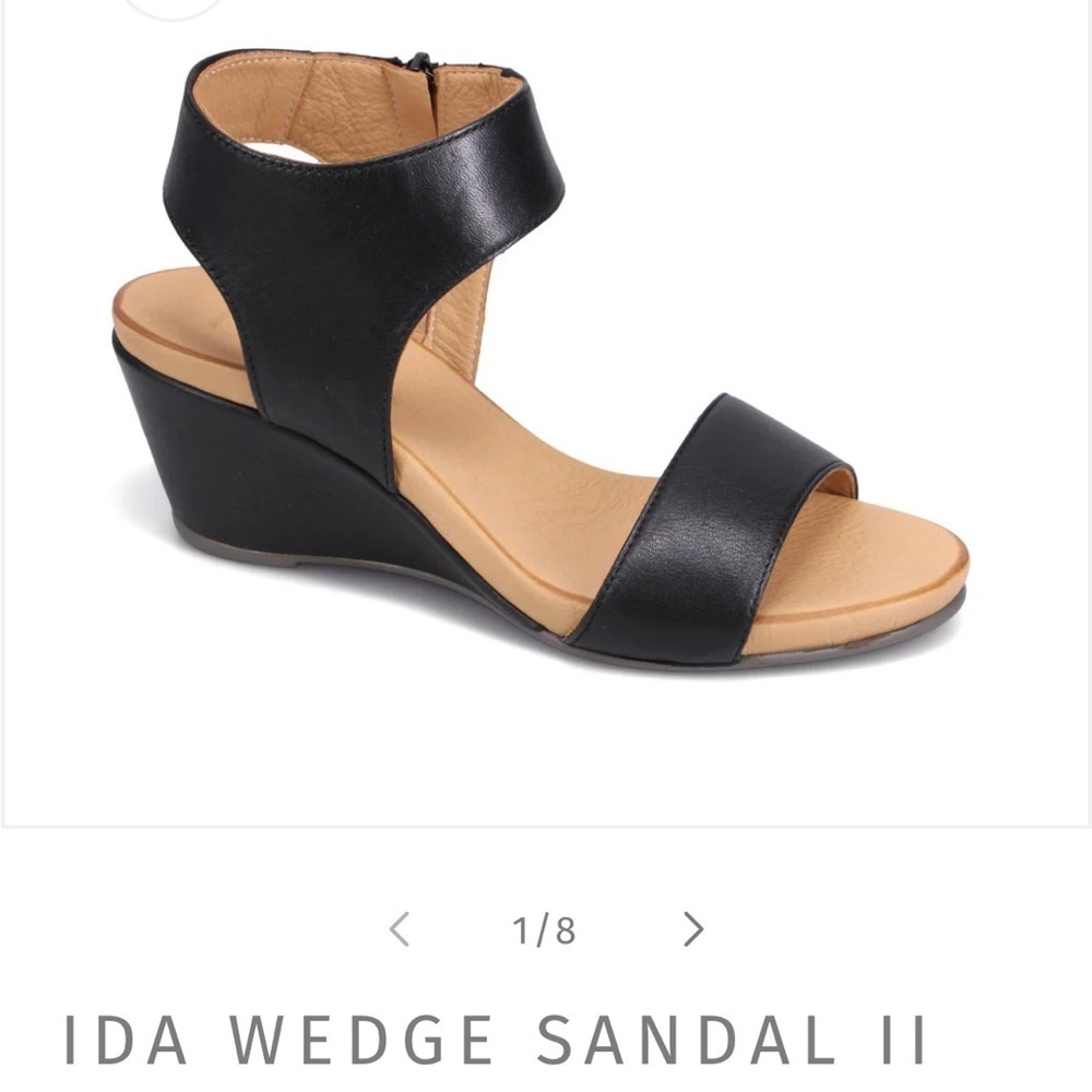 Bueno Ida Navy and Tan Leather Wedge Sandals